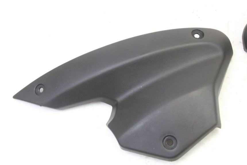 photo de CARENA ANTERIORE CONGIUNZIONE PEUGEOT KISBEE 4T 50 (2018 - 2022) - Dettaglio del componente