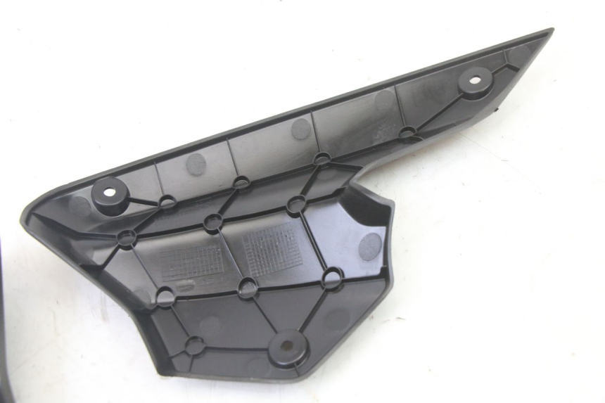 photo de CARENA ANTERIORE CONGIUNZIONE PEUGEOT KISBEE 4T 50 (2018 - 2022) - Dettagli dei punti di fissaggio