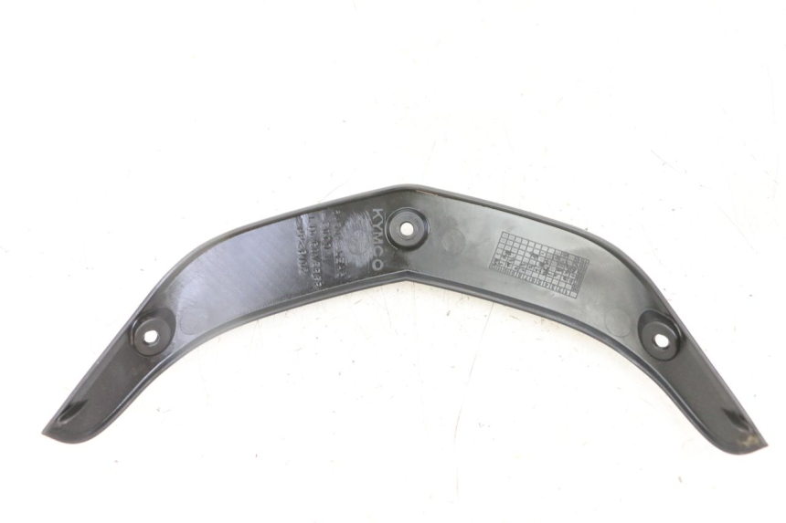 photo de GIUNZIONE CARENA ANTERIORE SUP KYMCO DINK 4T 50 (2007 - 2018) - Dettaglio del componente