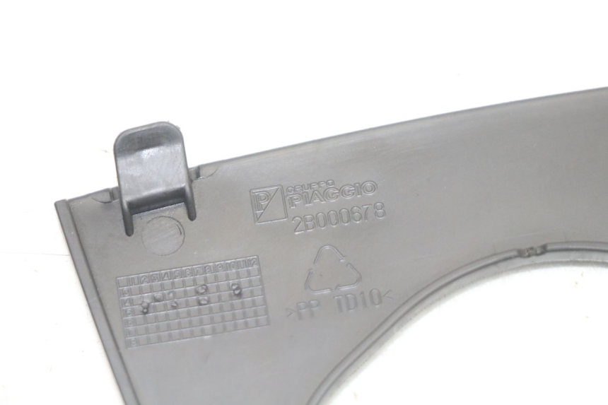 photo de CARENA ANTERIORE CONGIUNZIONE PIAGGIO MP3 500 (2014 - 2017) - Primo piano tecnico