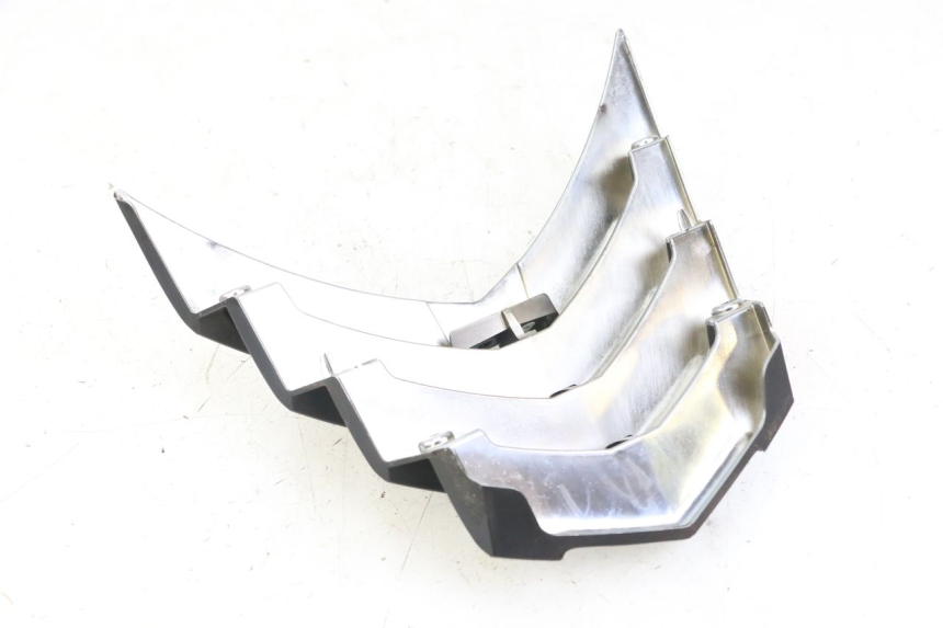 photo de GIUNZIONE CARENA ANTERIORE SUP PEUGEOT CITYSTAR 50 (2013 - 2017) - Dettaglio del componente