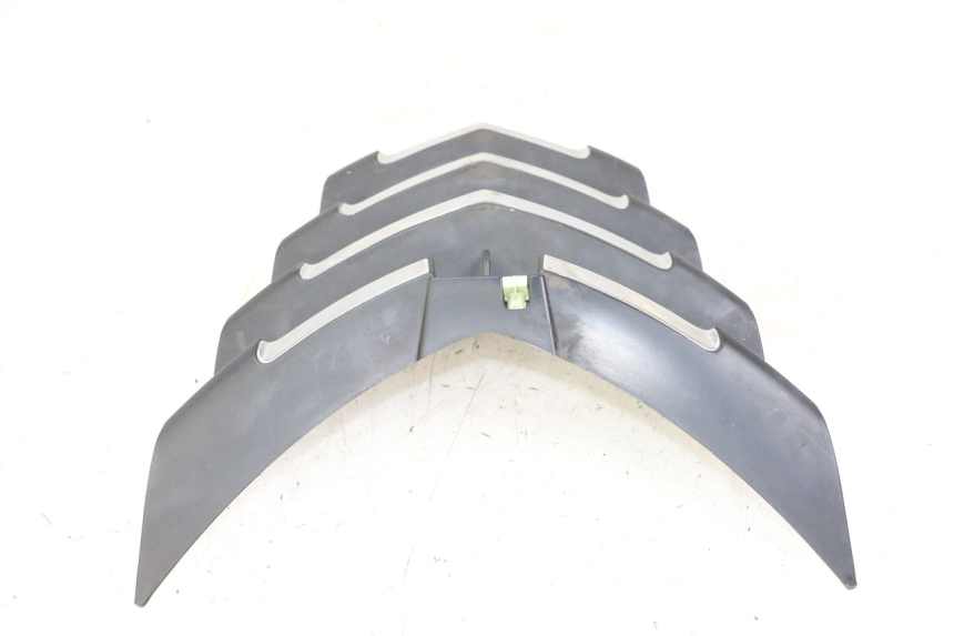 photo de GIUNZIONE CARENA ANTERIORE SUP PEUGEOT CITYSTAR 50 (2013 - 2017) - Altra angolazione