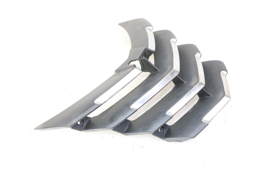 photo de GIUNZIONE CARENA ANTERIORE SUP PEUGEOT CITYSTAR 50 (2013 - 2017) - Primo piano tecnico