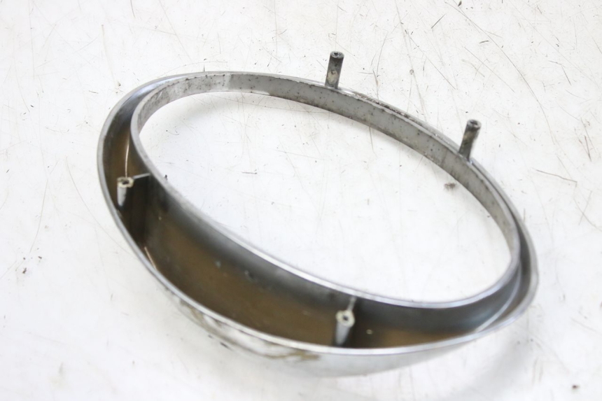 photo de GIUNZIONE CARENA ANTERIORE SUP APRILIA SCARABEO 100 (2003 - 2012) - Dettaglio del componente