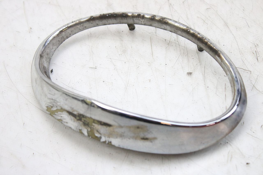 photo de GIUNZIONE CARENA ANTERIORE SUP APRILIA SCARABEO 100 (2003 - 2012) - Primo piano tecnico