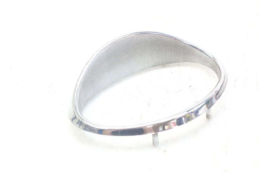 photo de GIUNZIONE CARENA ANTERIORE SUP APRILIA SCARABEO 100 (2003 - 2012) - Altra angolazione