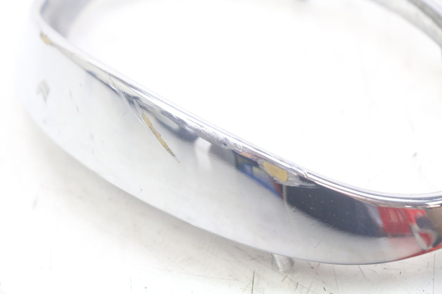 photo de GIUNZIONE CARENA ANTERIORE SUP APRILIA SCARABEO 100 (2003 - 2012) - Primo piano tecnico