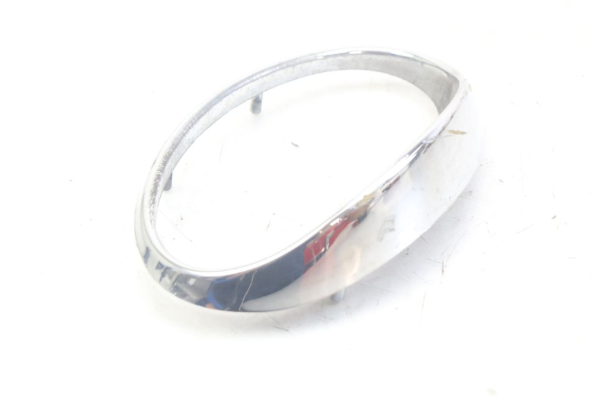 photo de GIUNZIONE CARENA ANTERIORE SUP APRILIA SCARABEO 100 (2003 - 2012) - Dettagli dei punti di fissaggio