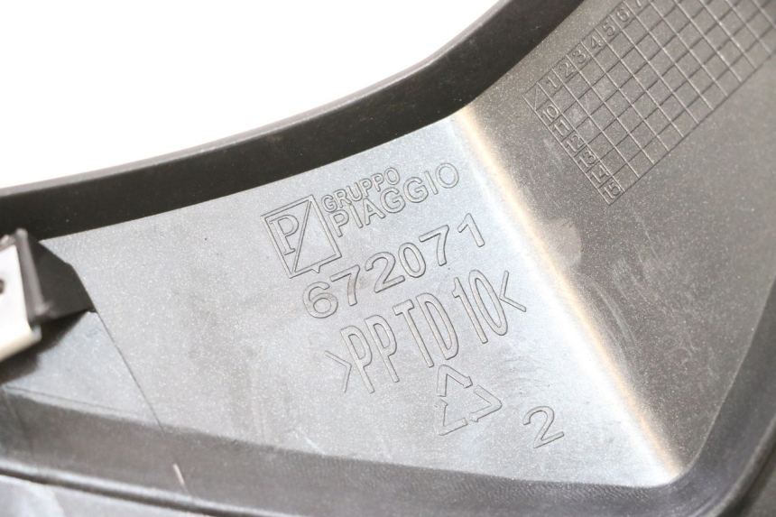 photo de CARENA ANTERIORE CONGIUNZIONE APRILIA SR MOTARD 50 (2012 - 2018) - Primo piano tecnico