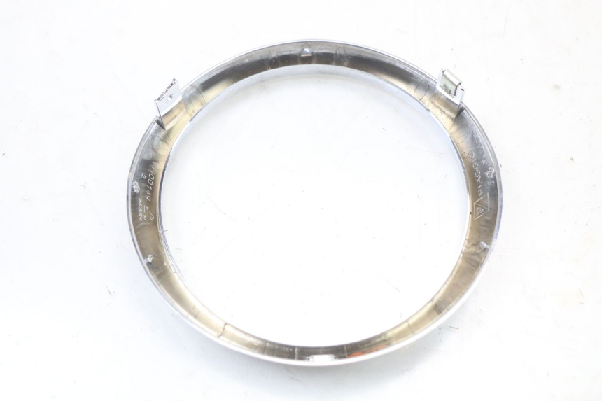 photo de CARENA ANTERIORE CONGIUNZIONE PIAGGIO VESPA PRIMAVERA 4T 50 (2021 - 2024) - Zoom sullo stato d'uso