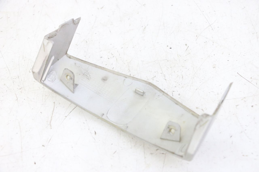 photo de GIUNZIONE CARENA ANTERIORE SUP PEUGEOT VIVACITY NEW 2T 50 (2008 - 2017) - Zoom sullo stato d'uso