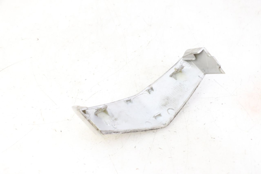 photo de GIUNZIONE CARENA ANTERIORE SUP PEUGEOT VIVACITY NEW 2T 50 (2008 - 2017) - Dettaglio del componente