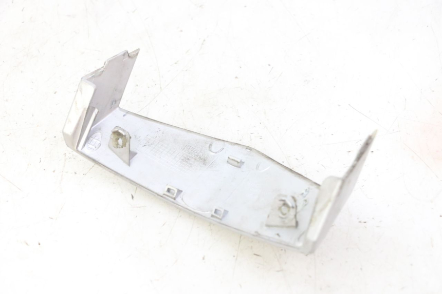 photo de GIUNZIONE CARENA ANTERIORE SUP PEUGEOT VIVACITY NEW 2T 50 (2008 - 2017) - Zoom sullo stato d'uso