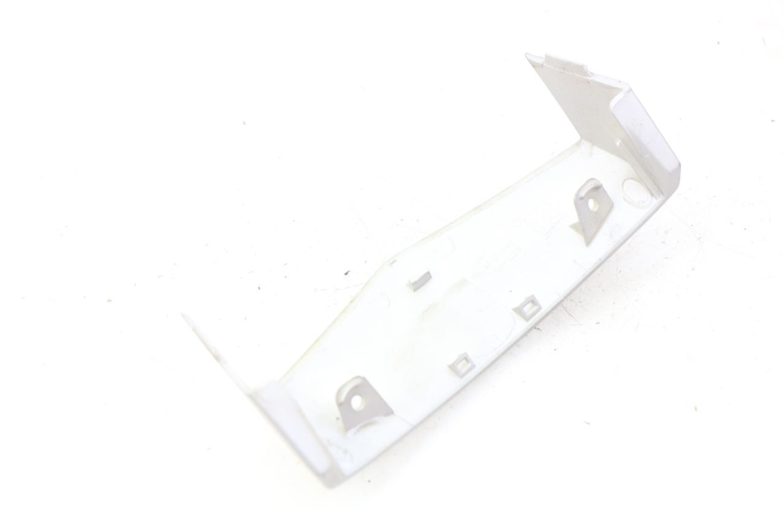 photo de GIUNZIONE CARENA ANTERIORE SUP PEUGEOT VIVACITY NEW 4T 50 (2008 - 2017) - Dettaglio del componente