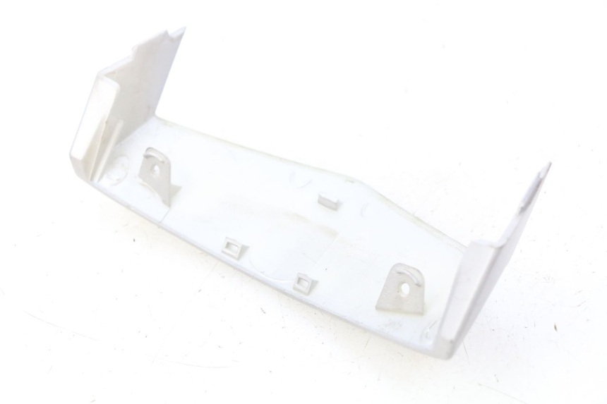 photo de GIUNZIONE CARENA ANTERIORE SUP PEUGEOT VIVACITY NEW 4T 50 (2008 - 2017) - Zoom sullo stato d'uso