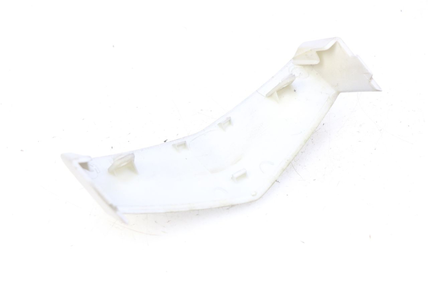 photo de GIUNZIONE CARENA ANTERIORE SUP PEUGEOT VIVACITY NEW 4T 50 (2008 - 2017) - Altra angolazione