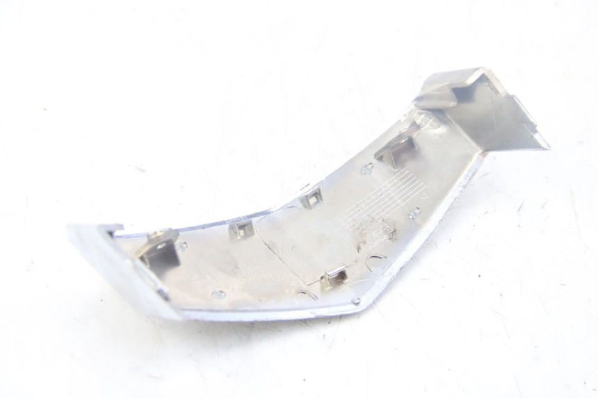 photo de GIUNZIONE CARENA ANTERIORE SUP PEUGEOT VIVACITY NEW 4T 50 (2008 - 2017) - Zoom sullo stato d'uso