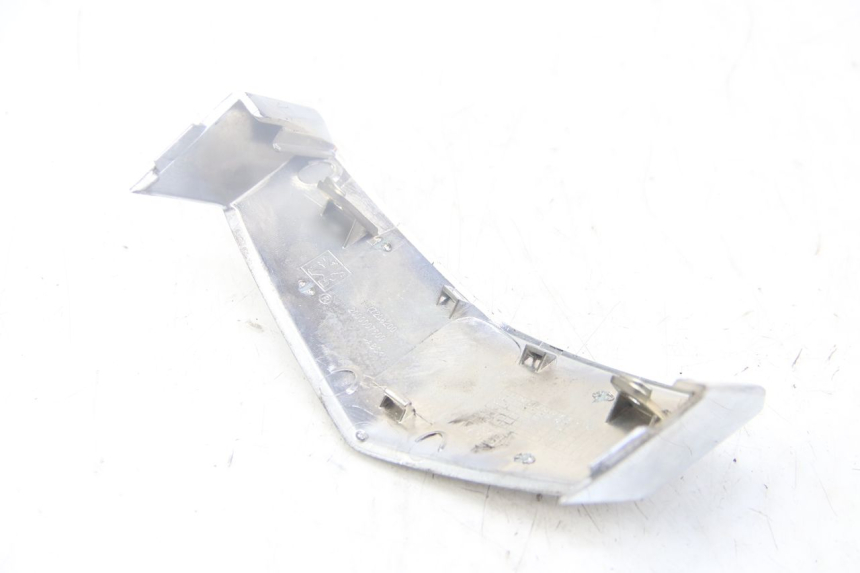 photo de GIUNZIONE CARENA ANTERIORE SUP PEUGEOT VIVACITY NEW 4T 50 (2008 - 2017) - Altra angolazione