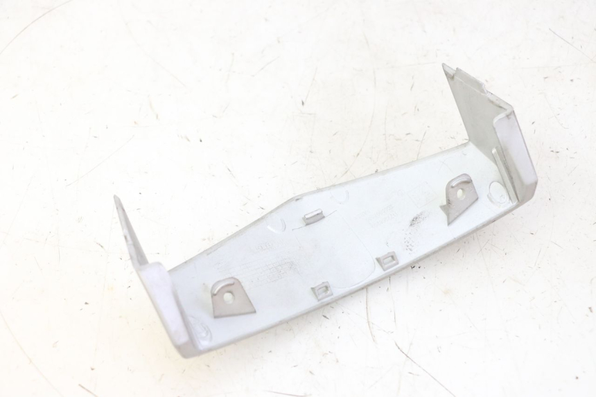 photo de GIUNZIONE CARENA ANTERIORE SUP PEUGEOT VIVACITY NEW 4T 50 (2008 - 2017) - Zoom sullo stato d'uso