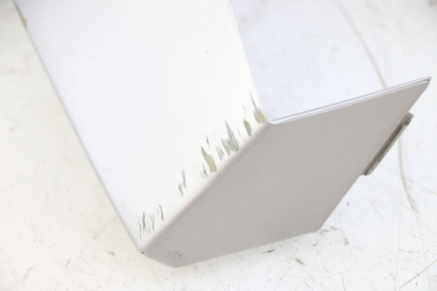 photo de GIUNZIONE CARENA ANTERIORE SUP PEUGEOT VIVACITY NEW 4T 50 (2008 - 2017) - Dettagli dei punti di fissaggio