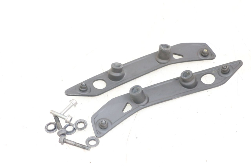 photo de GIUNZIONE CARENA ANTERIORE SUP YAMAHA XMAX X-MAX ABS 125 (2017 - 2020) - Dettaglio del componente