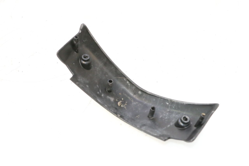 photo de GIUNZIONE CARENA ANTERIORE PEUGEOT TREKKER 50 (1995 - 2004) - Dettaglio del componente