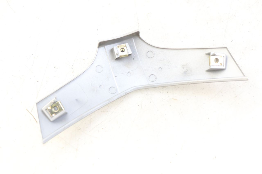 photo de GIUNZIONE CARENA ANTERIORE PEUGEOT TWEET 4T 50 (2010 - 2014) - Dettaglio del componente