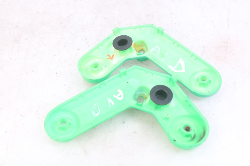 photo de GIUNZIONE CARENA ANTERIORE MOTRAC URBAN 4T 50 (2016 - 2024) - Zoom sullo stato d'uso