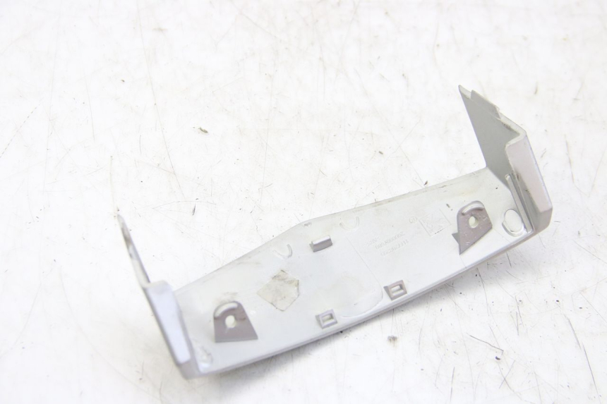 photo de GIUNZIONE CARENA ANTERIORE PEUGEOT VIVACITY NEW 2T 50 (2008 - 2017) - Zoom sullo stato d'uso