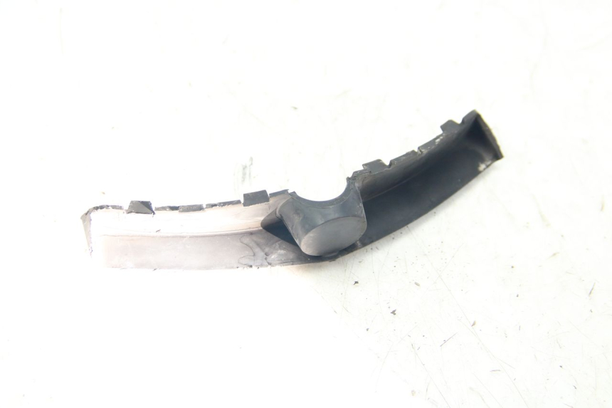 photo de GIUNZIONE CARENA ANTERIORE YAMAHA XMAX X-MAX 125 (2006 - 2009) - Zoom sullo stato d'uso