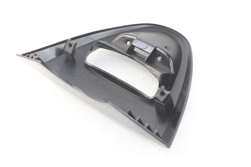 photo de Giunzione carena anteriore YAMAHA YP MAJESTY 125 (1998 - 2001) - Dettaglio del componente