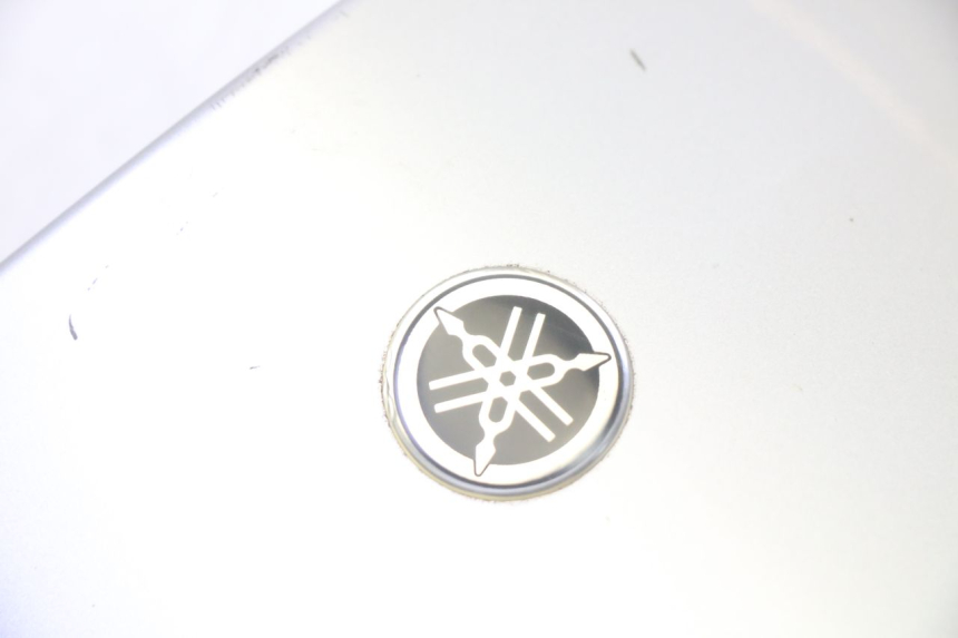 photo de CARENA ANTERIORE CONGIUNZIONE YAMAHA YP MAJESTY 125 (2002 - 2006) - Dettaglio del componente