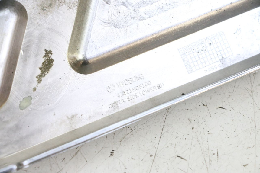 photo de CARENA PEDANA CONGIUNZIONE DESTRA HYOSUNG GV AQUILA 125 (2000 - 2009) - Altra angolazione