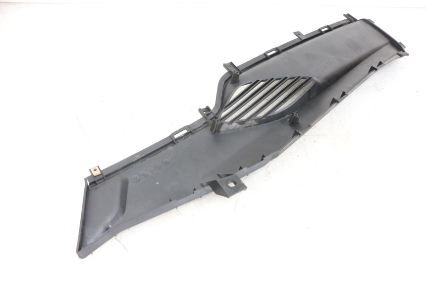 photo de Giunzione pedana destra KYMCO DINK STREET ABS 125 (2011 - 2018) - Altra angolazione