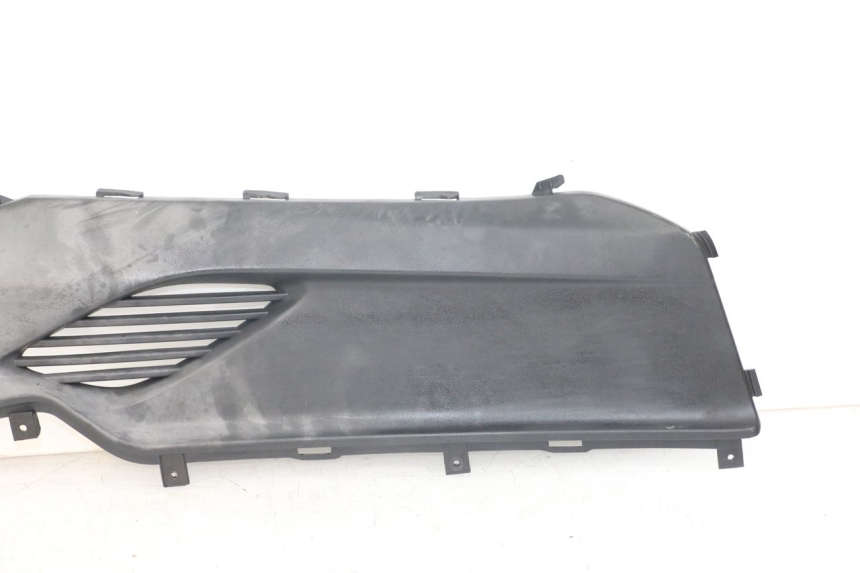 photo de Giunzione pedana destra KYMCO DINK STREET ABS 125 (2011 - 2018) - Primo piano tecnico