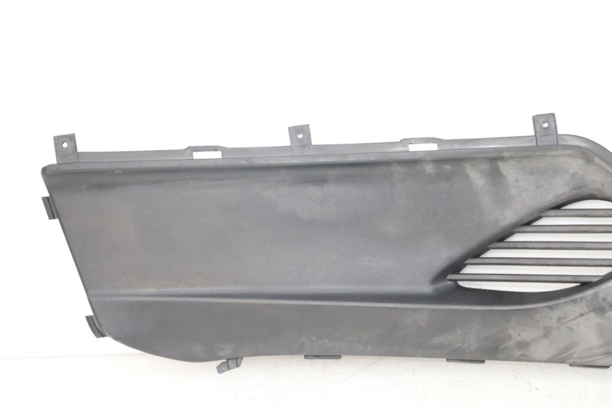 photo de Giunzione pedana destra KYMCO DINK STREET ABS 125 (2011 - 2018) - Dettagli dei punti di fissaggio