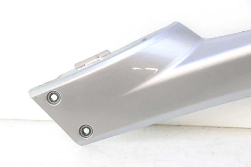 photo de CARENA PEDANA CONGIUNZIONE DESTRA GILERA GP 800 (2007 - 2013) - Dettaglio del componente