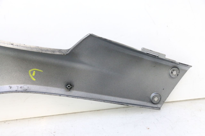 photo de CARENA PEDANA CONGIUNZIONE DESTRA GILERA GP 800 (2007 - 2013) - Zoom sui componenti