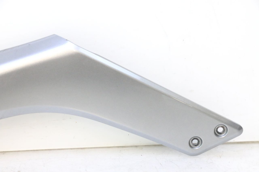 photo de CARENA PEDANA CONGIUNZIONE DESTRA GILERA GP 800 (2007 - 2013) - Altra angolazione