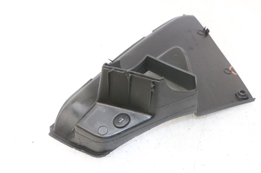 photo de Giunzione pedana destra PEUGEOT JET FORCE CARBU 50 (2003 - 2016) - Dettaglio del componente