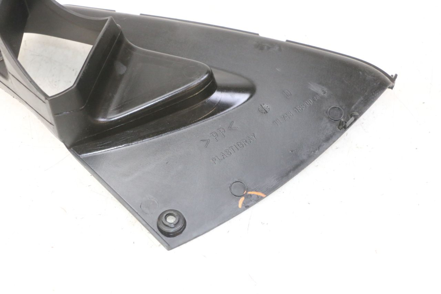 photo de Giunzione pedana destra PEUGEOT JET FORCE CARBU 50 (2003 - 2016) - Altra angolazione