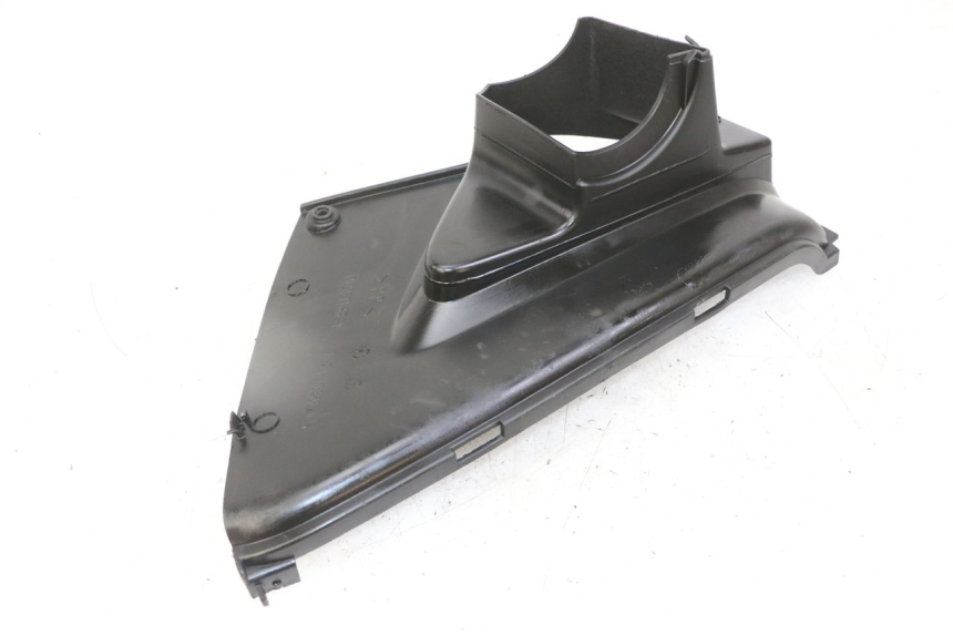 photo de Giunzione pedana destra PEUGEOT JET FORCE CARBU 50 (2003 - 2016) - Dettagli dei punti di fissaggio