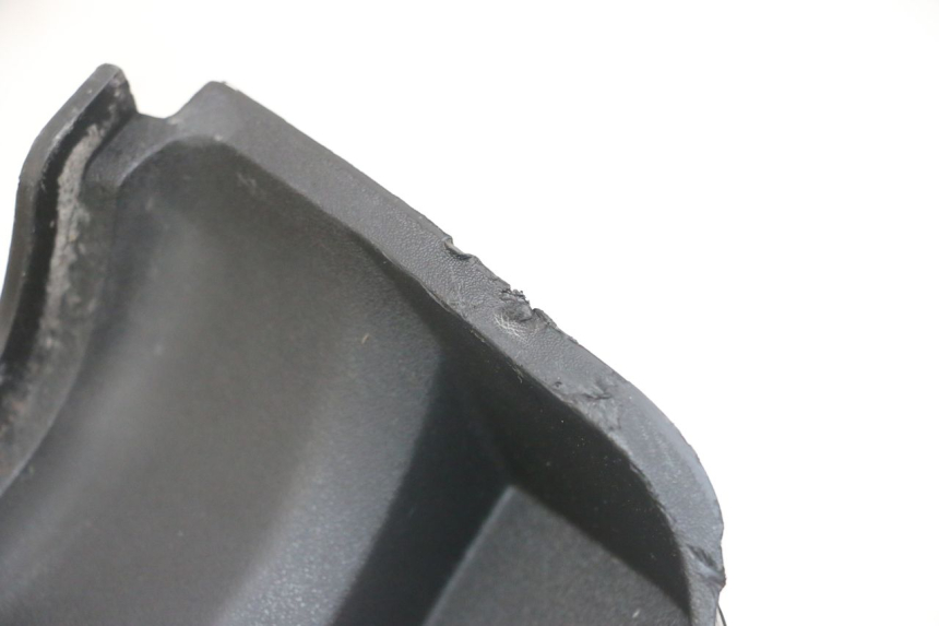 photo de Giunzione pedana destra PEUGEOT JET FORCE CARBU 50 (2003 - 2016) - Stato della superficie e materiale