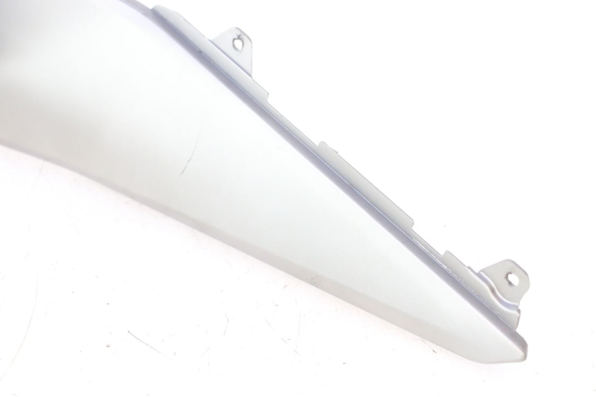 photo de CARENA PEDANA CONGIUNZIONE DESTRA PIAGGIO MP3 HPE 530 (2022 - 2026) - Altra angolazione