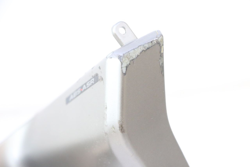photo de CARENA PEDANA CONGIUNZIONE DESTRA PIAGGIO MP3 HPE 530 (2022 - 2026) - Marcature e riferimenti originali