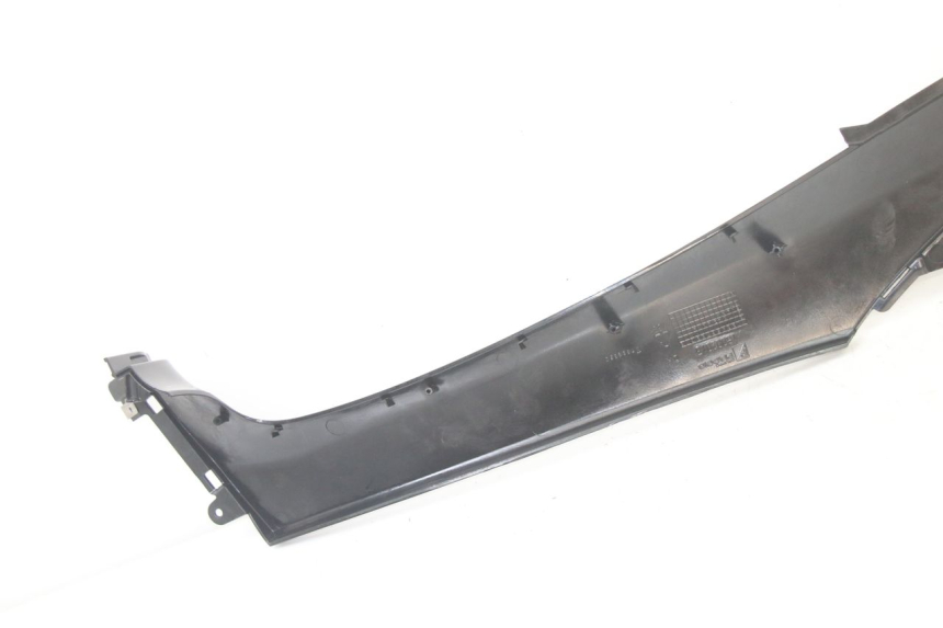 photo de CARENA PEDANA CONGIUNZIONE DESTRA PIAGGIO MP3 500 (2014 - 2017) - Vista d'insieme del prodotto