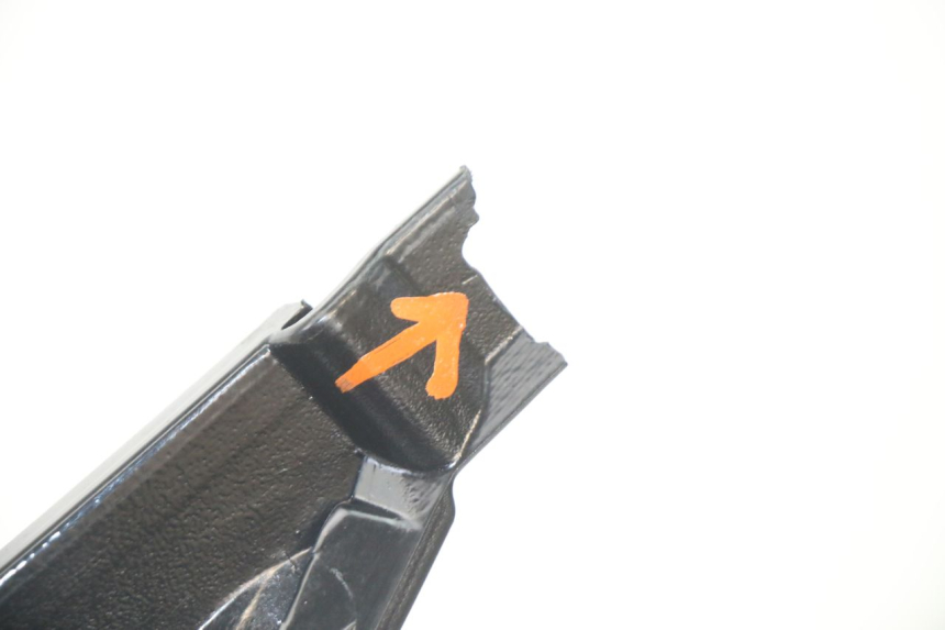 photo de CARENA PEDANA CONGIUNZIONE DESTRA PIAGGIO MP3 500 (2014 - 2017) - Stato della superficie e materiale