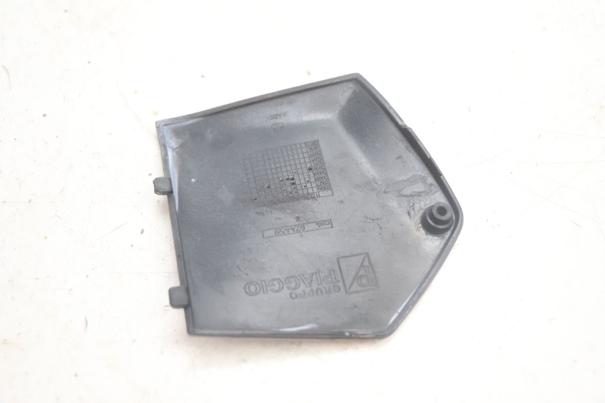 photo de GIUNZIONE PEDANA DESTRA PIAGGIO MP3 125 (2006 - 2014) - Dettagli dei punti di fissaggio