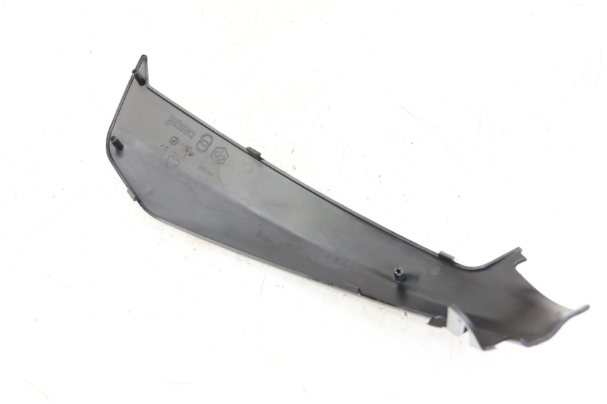 photo de CARENA PEDANA CONGIUNZIONE DESTRA PIAGGIO NRG POWER PUREJET 50 (2018 - 2021) - Dettaglio del componente