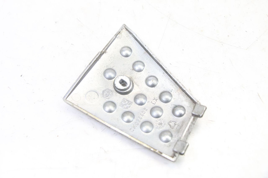 photo de CARENA PEDANA CONGIUNZIONE DESTRA PIAGGIO X8 125 (2004 - 2007) - Zoom sullo stato d'uso